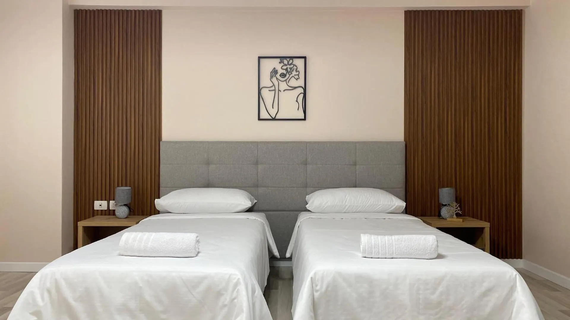 Central Cozy Apartment Tirana