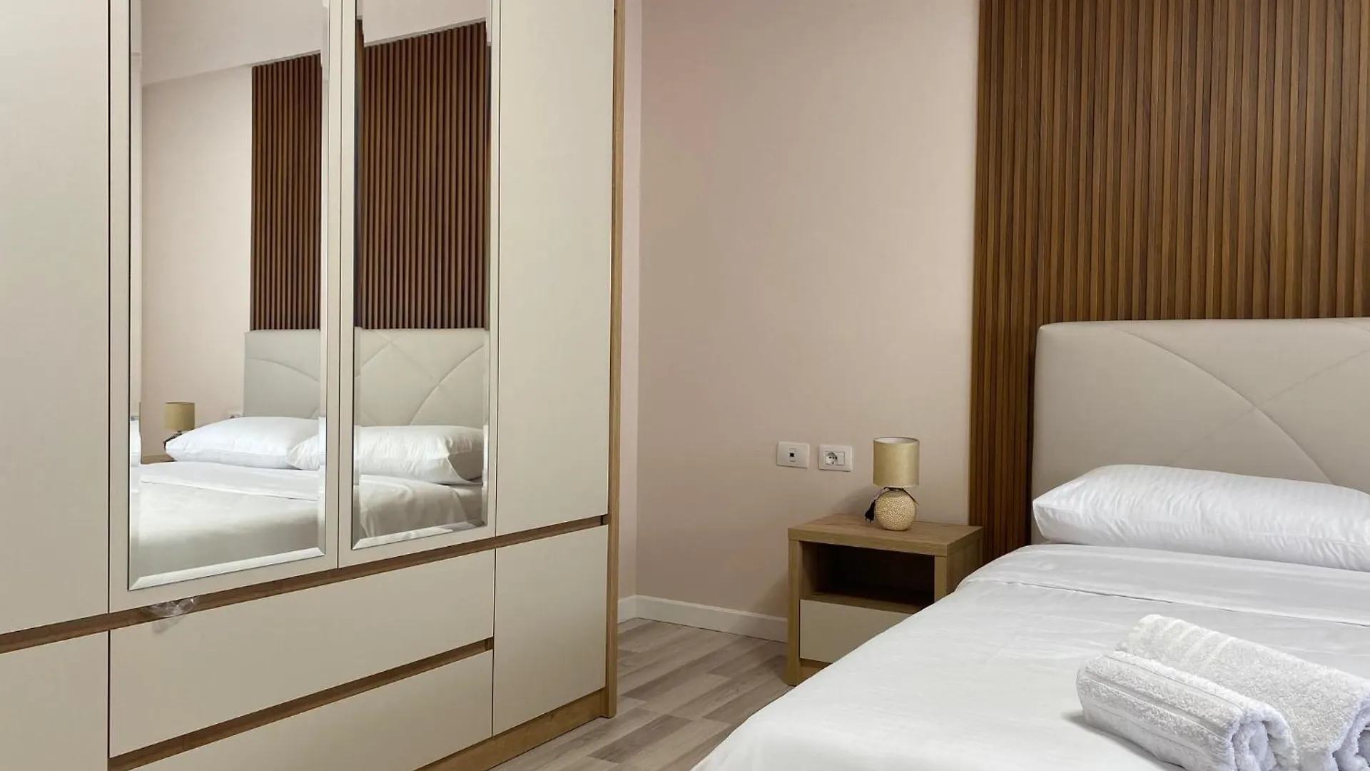 Central Cozy Apartment Tirana