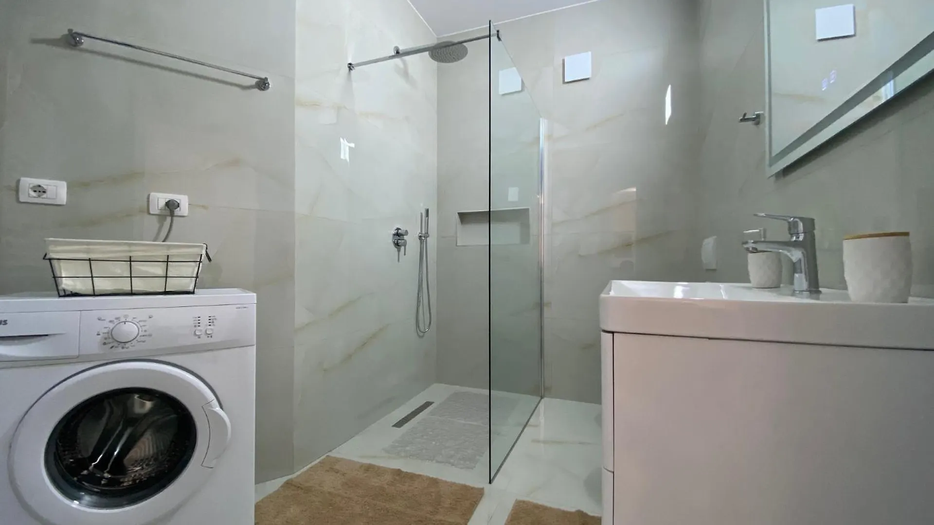 Central Cozy Apartment Tirana 0*,