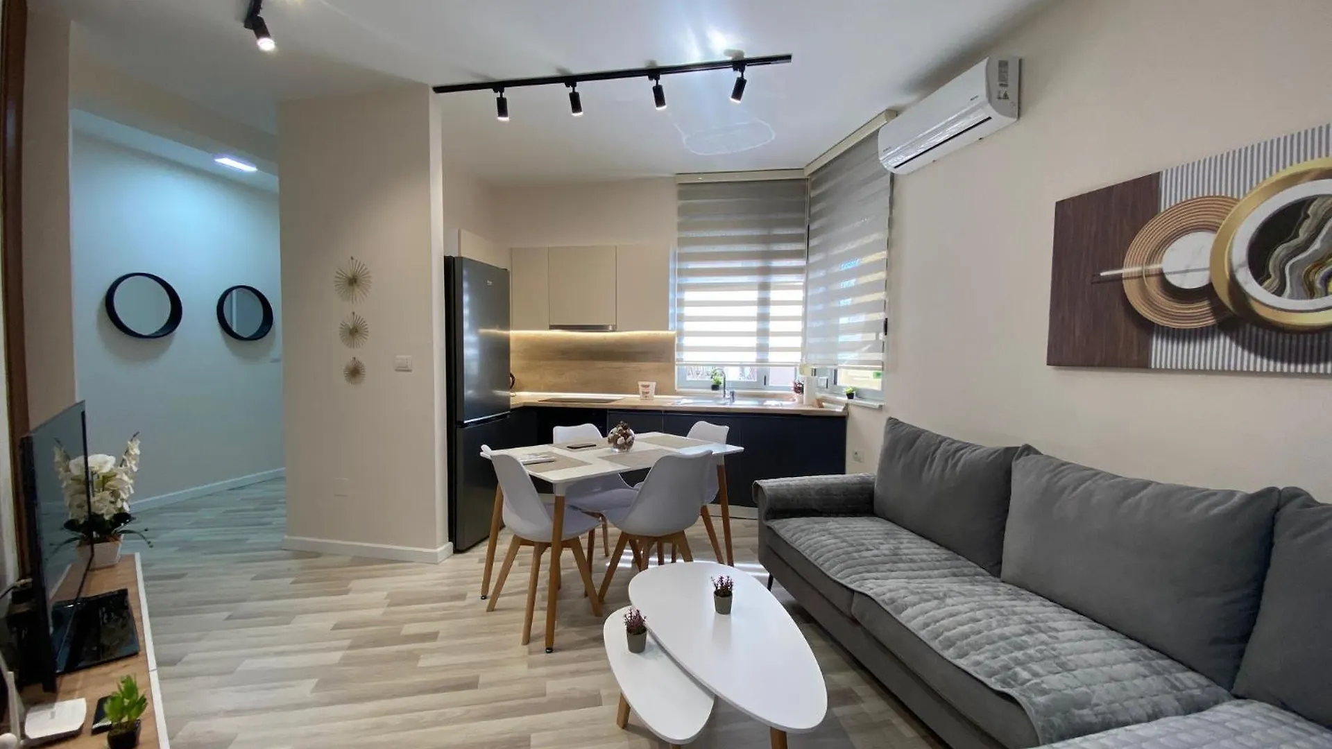 Central Cozy Apartment contacts